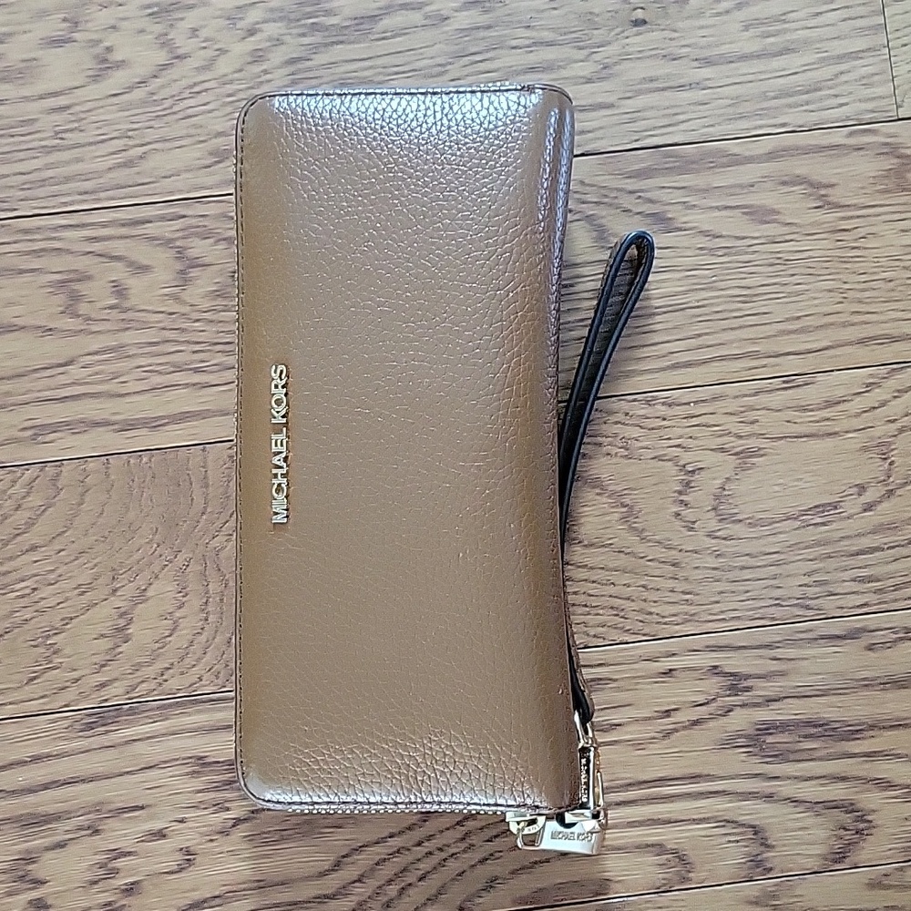 Michael Kors wallet/wristlet